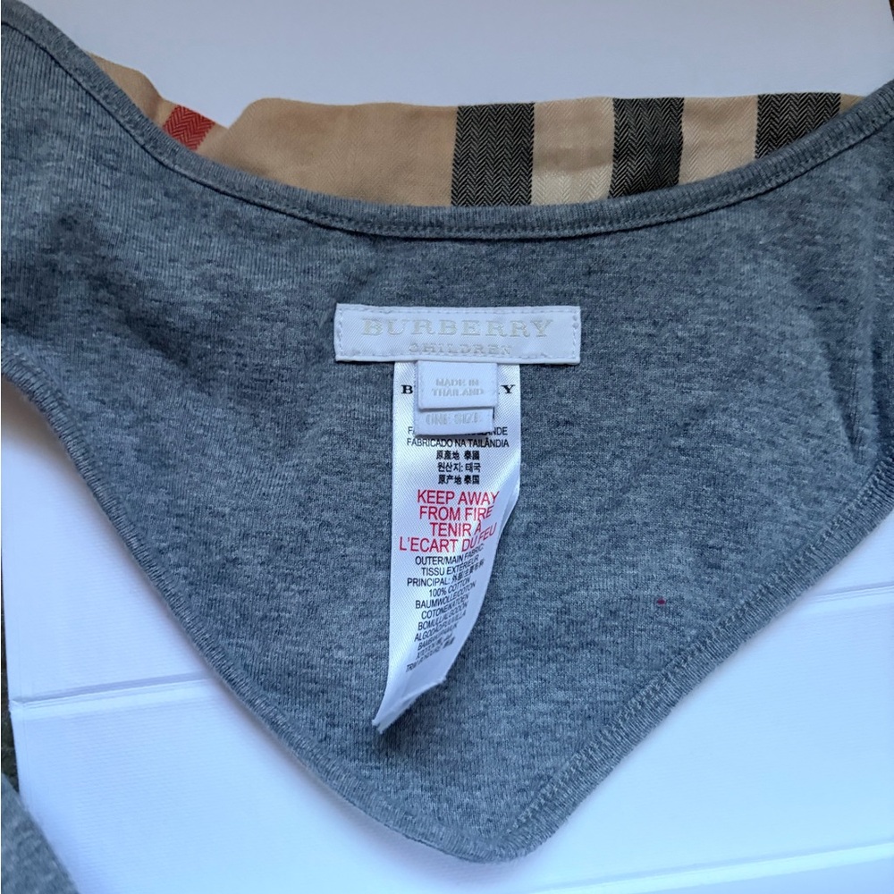 Burberry Gray Baby Set with Checkered Detail. NIB. 9 months. - Picture 7 of 7